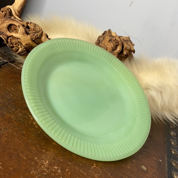 . Vintage Green Jadeite Glass Plate - Collectible Green Milk Glass Salad Dish 8" - Picture 3 of 6